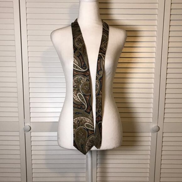 Wembley Gold Paisley Classic Wide Men Necktie - Picture 2 of 4